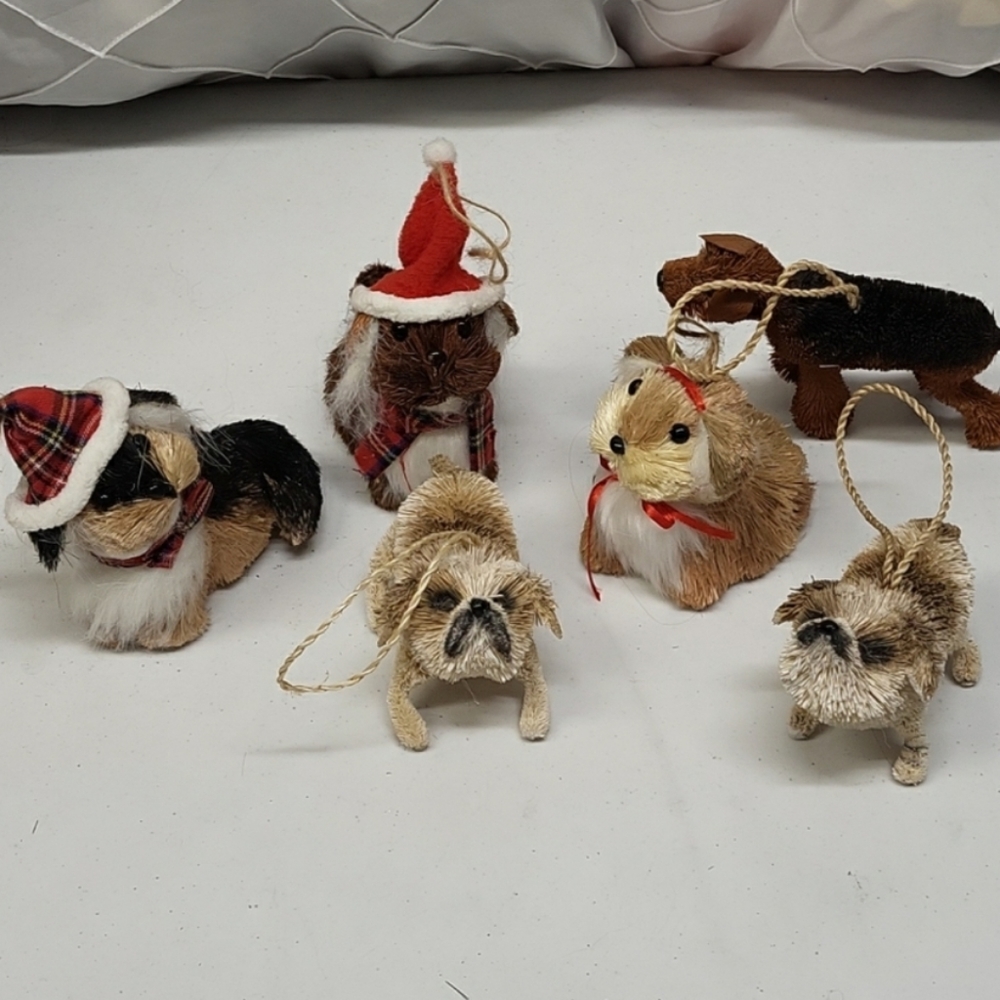 Bristle Straw Dogs Decoration Christmas 6 Adorable dogs 2 with Red hats